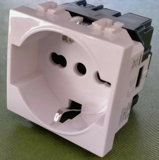 MAPAM PRESA SCHUKO UNIVERSALE (16A-230V)